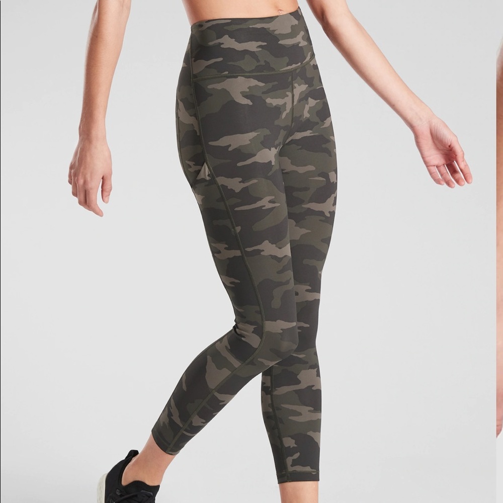 Athleta Ultimate Camo 7/8 Tight - Size M - Never Worn